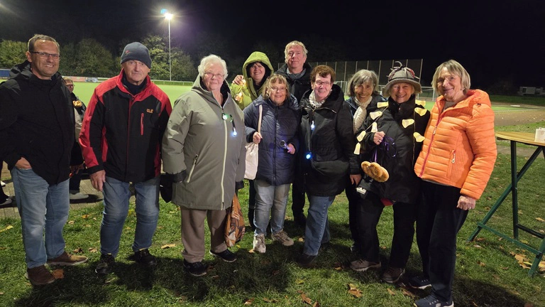 Erster Lichterlauf am 26.10.25 Endstation auf dem Fußballplatz in Gerthe